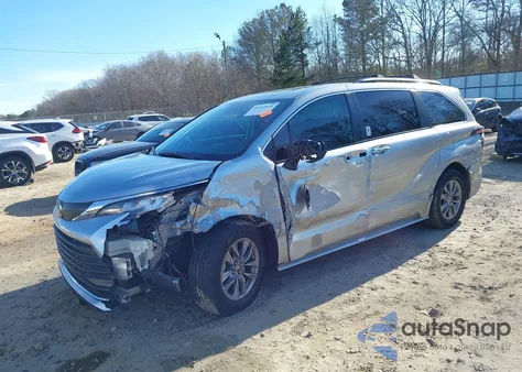 2022 Toyota Sienna Xle z USA, uszkodzony, nr VIN 5TDYRKEC7NS102276